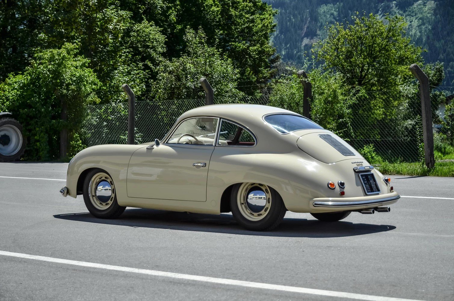 Porsche 356 pre-A 1500 S Knickscheibe 3