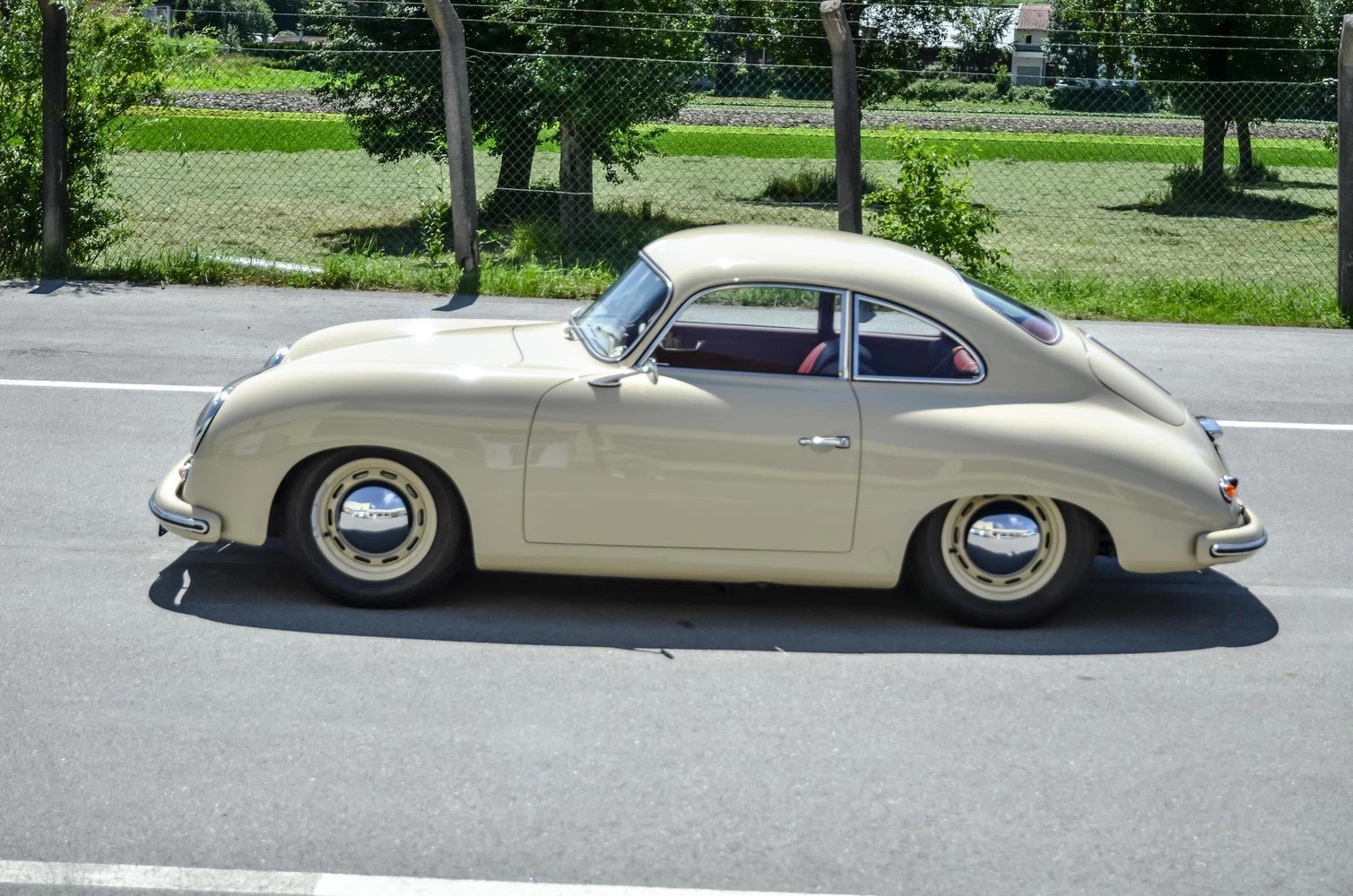 Porsche 356 pre-A 1500 S Knickscheibe 4