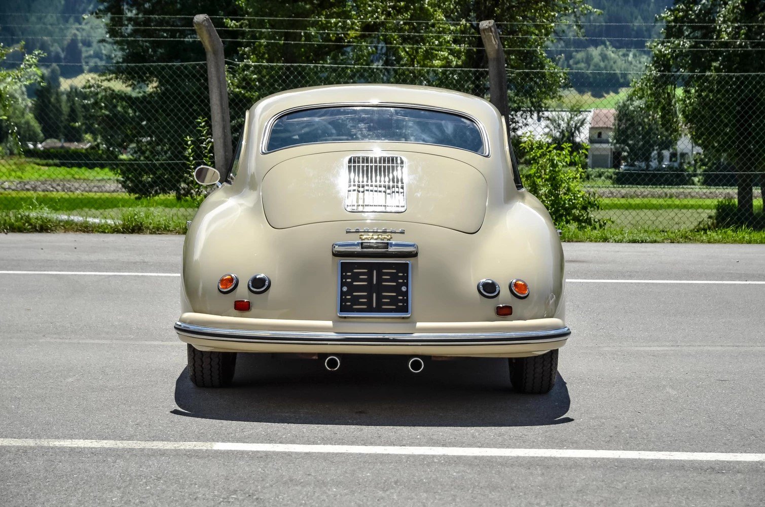 Porsche 356 pre-A 1500 S Knickscheibe 6