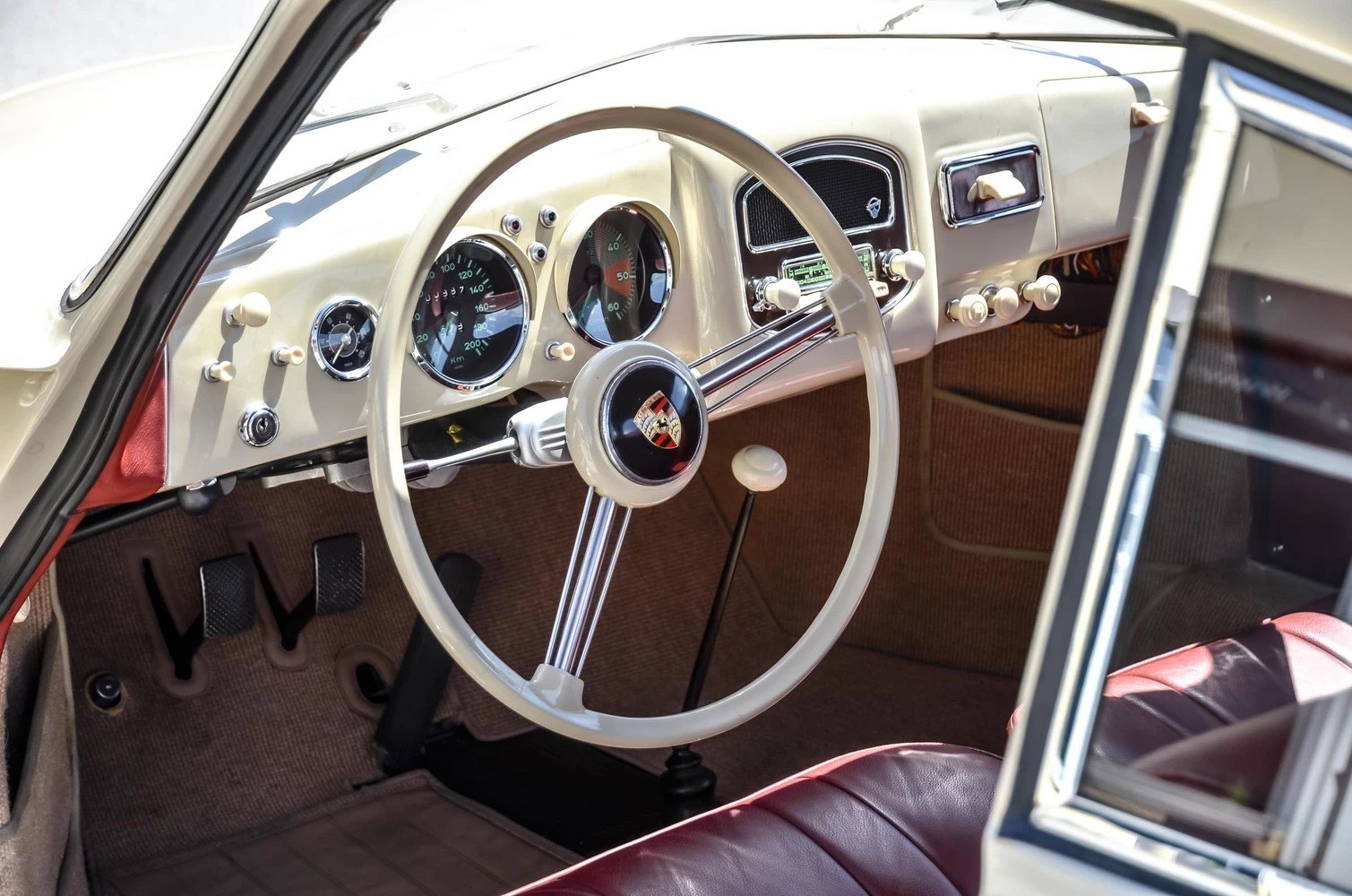 Porsche 356 pre-A 1500 S Knickscheibe 8
