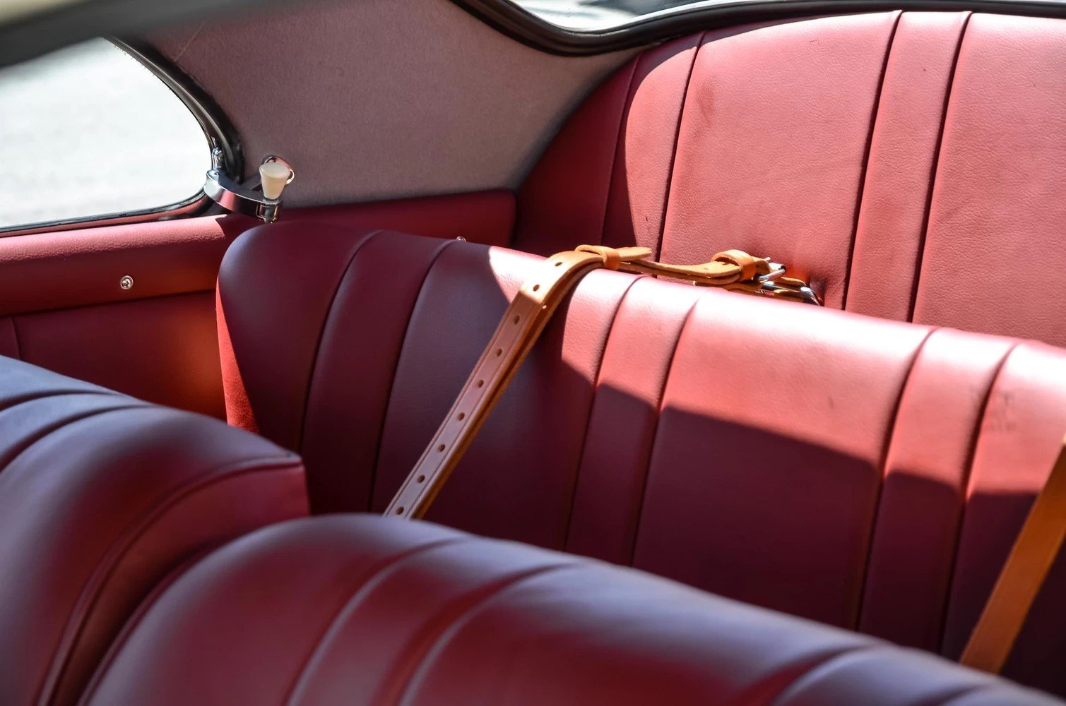Porsche 356 pre-A 1500 S Knickscheibe 12