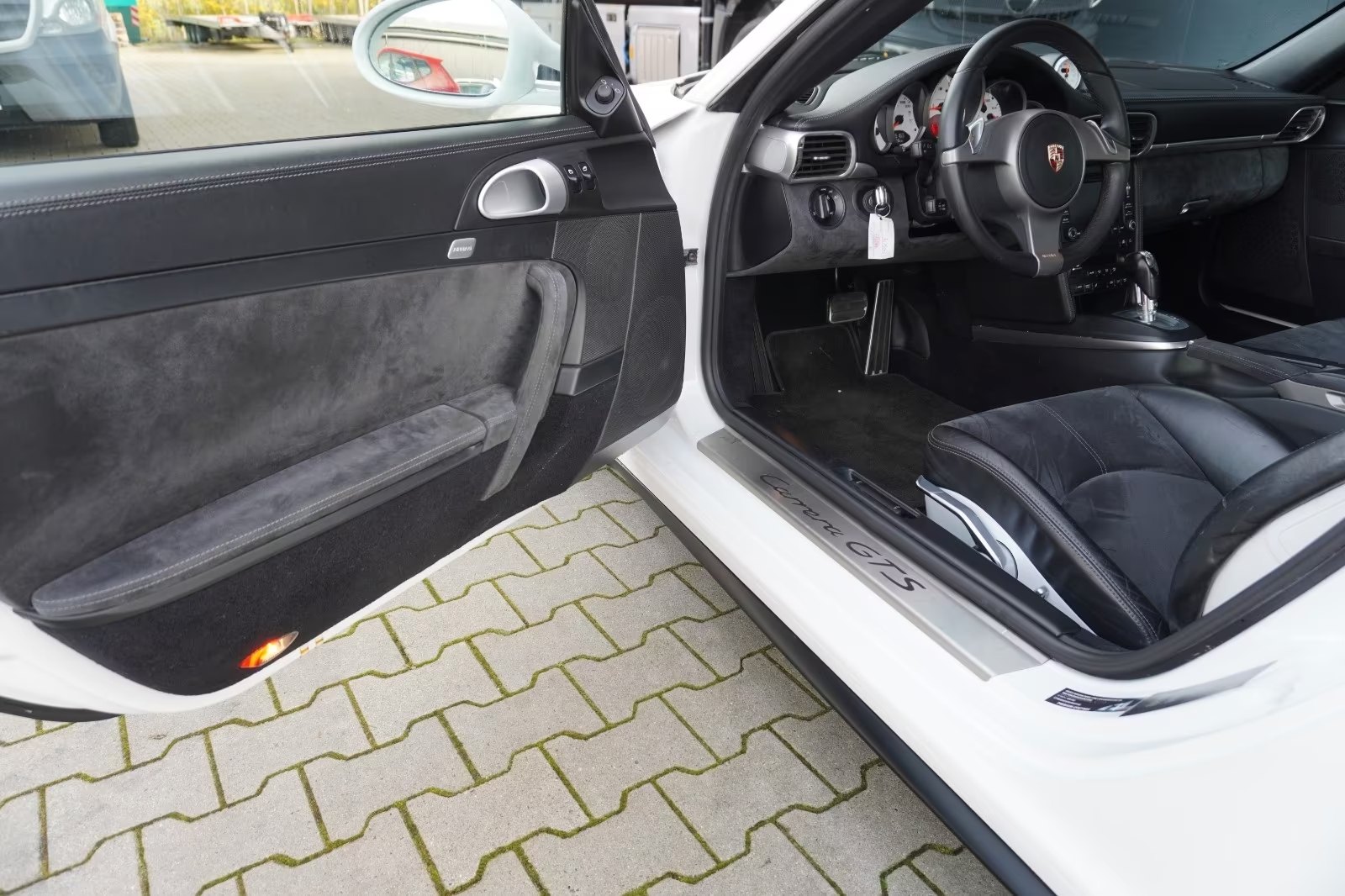 Porsche 997 911 Carrera GTS Coupe 8