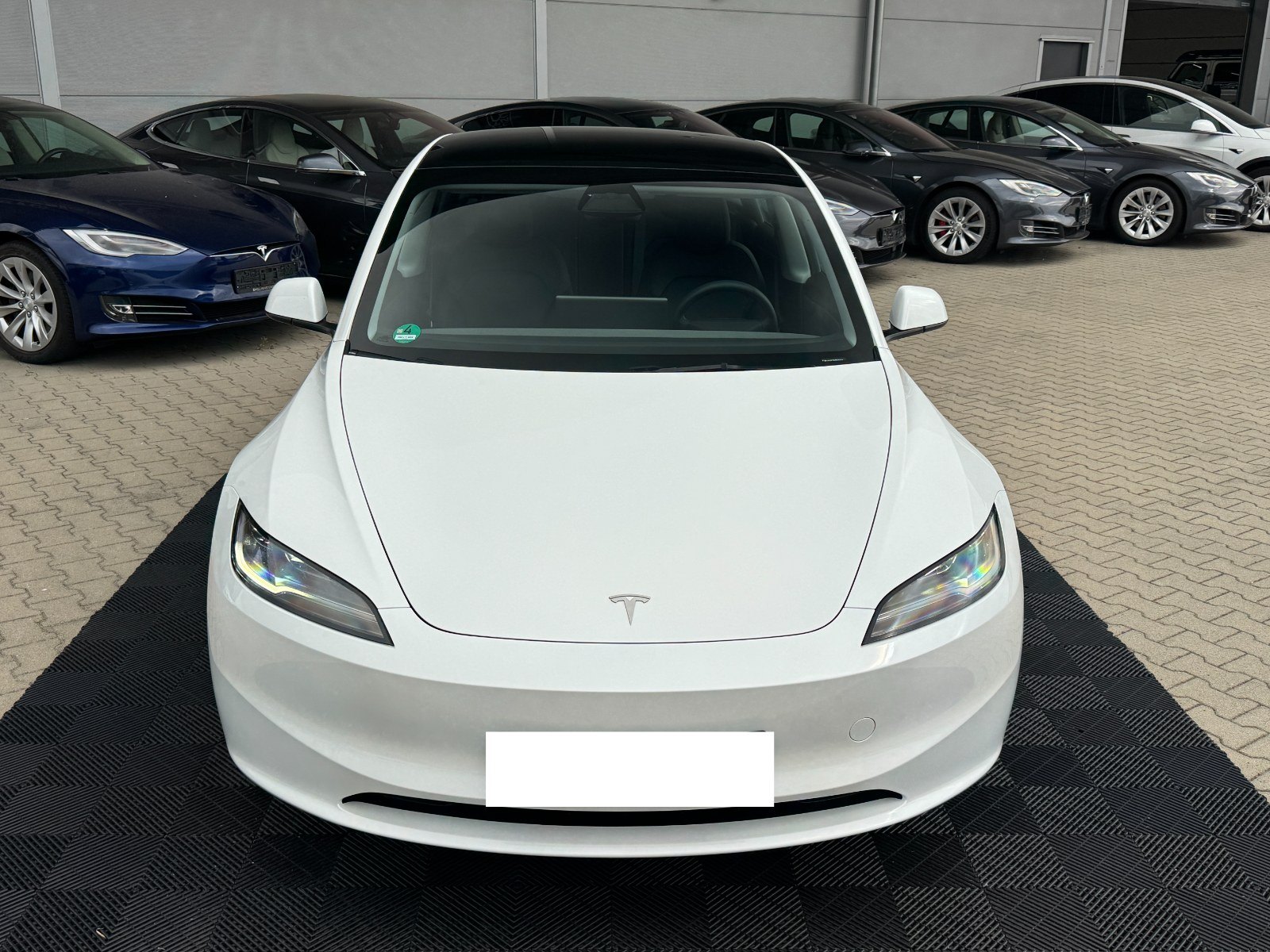 Tesla Model 3 2