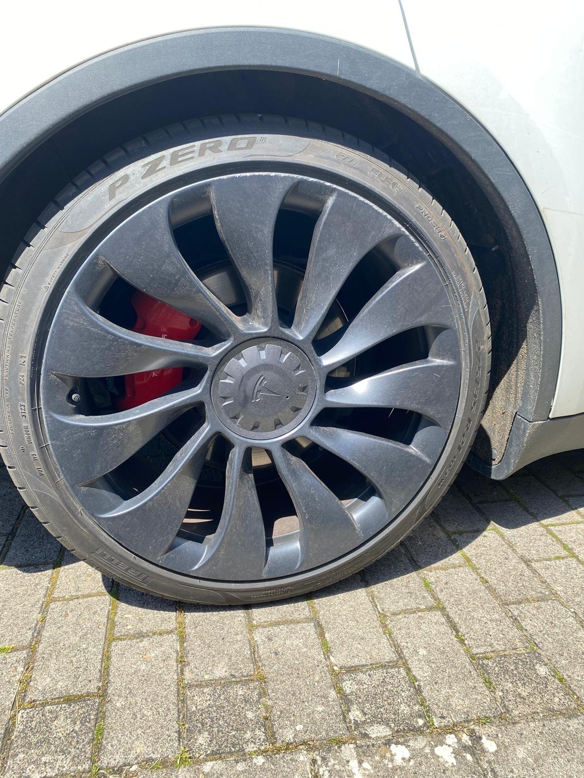 Tesla Model Y Performance Dual 8