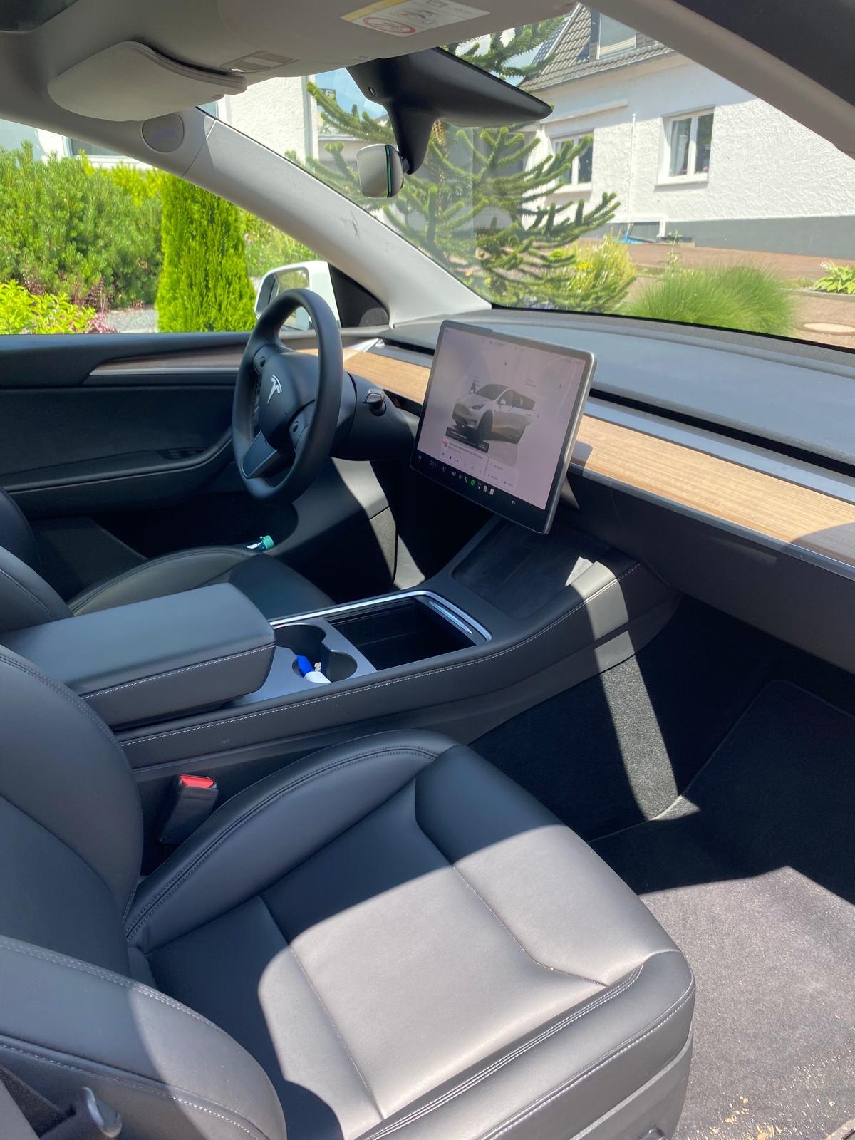 Tesla Model Y Performance Dual 12