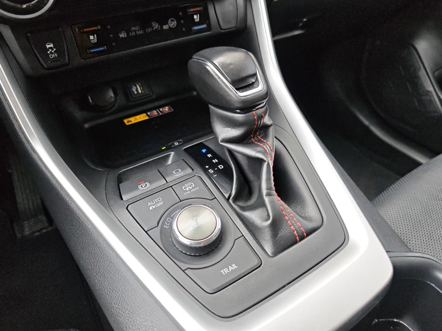 Toyota RAV 4 2.5 Plug-in Hybrid 4x4 8